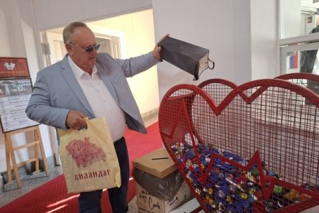 GRADONAČELNIK CVETANOVIĆ NASTAVLJA SA PRIKUPLJANJEM ČEPOVA U AKCIJI „ČEP ZA HENDIKEP“